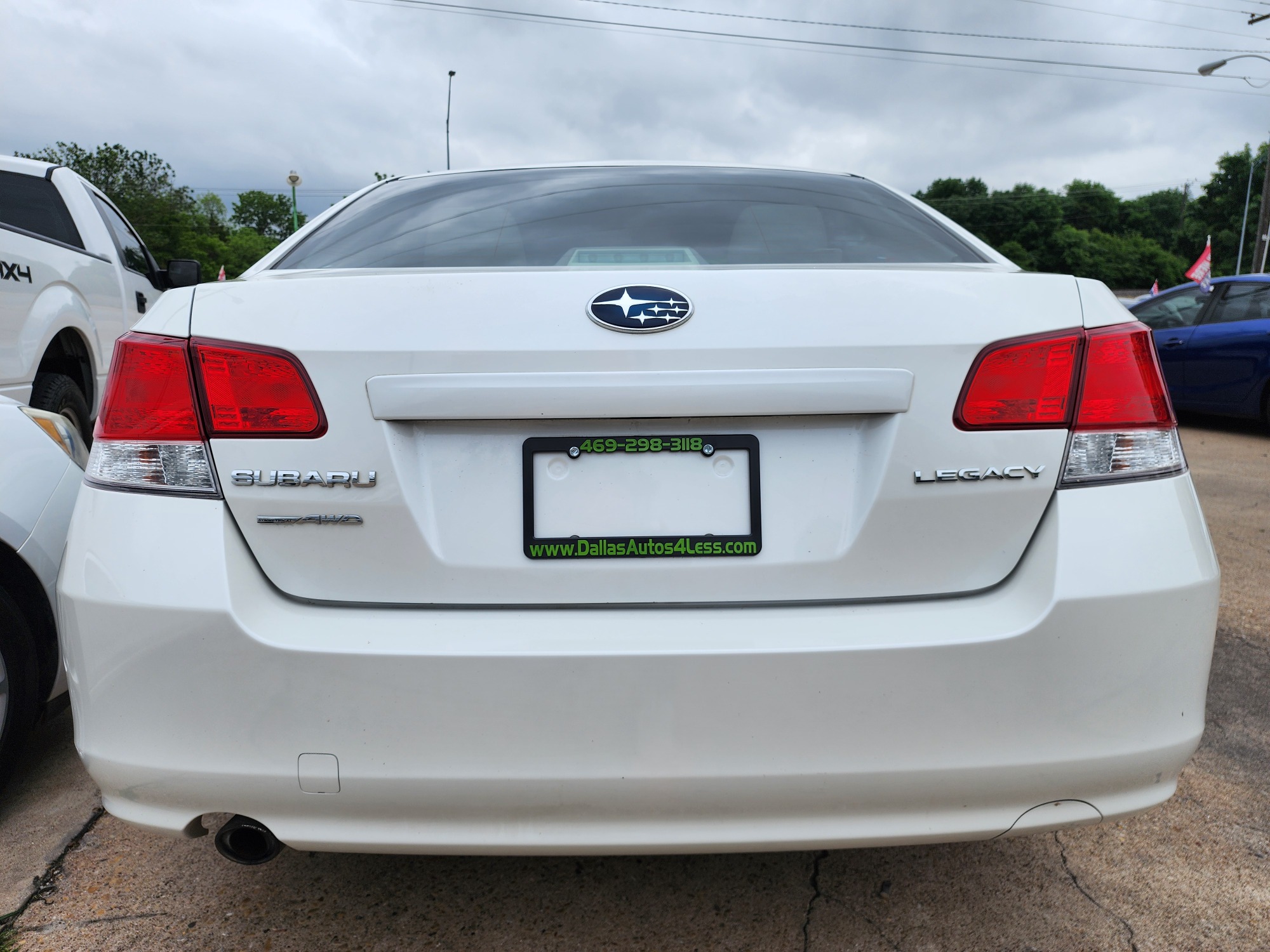2012 DIAMOND WHITE Subaru Legacy Premium (4S3BMCB61C3) with an 2.5L H4 SOHC 16V engine, Continuously Variable Transmission transmission, located at 2660 S.Garland Avenue, Garland, TX, 75041, (469) 298-3118, 32.885387, -96.656776 - Photo #4
